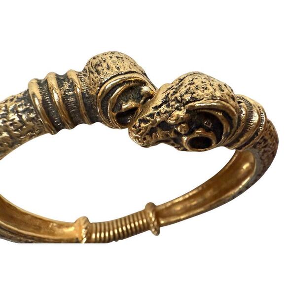 Vtg Egyptian Revival Gold Tone Rams Head Bypass Spring Hinge Bangle Bracelet - Picture 2 of 5